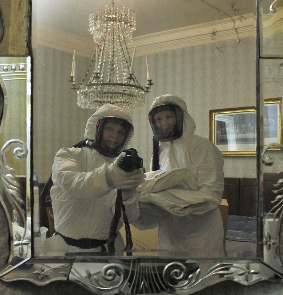 Textilkonservatorer i museet Ett hem