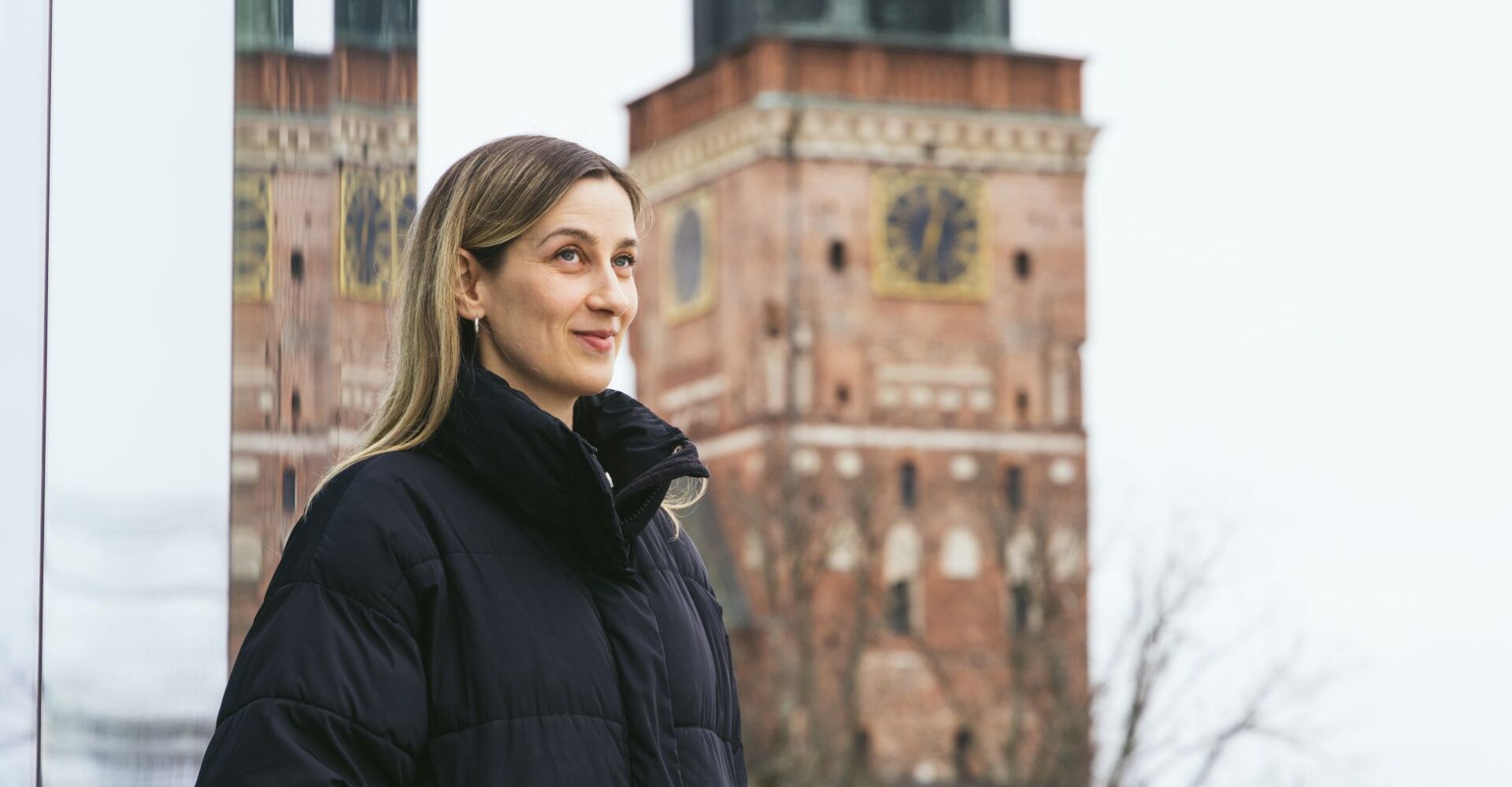 Nastja Säde Rönkkö utanför Astra.